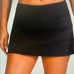 LULULEMON ATHLETIC LIGHTWEIGHT HR BLACK TENNIS SKIRT SIZE: 8 WOMENS
